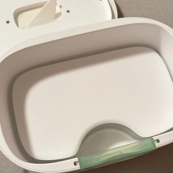 Momcozy White and Green Wipe Warmer - Picture 6 of 8